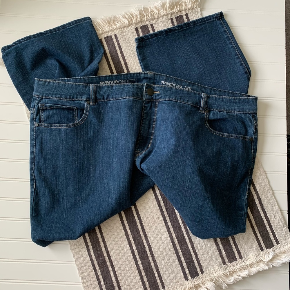 Avenue denim jeans size 28 petite EUC plus size